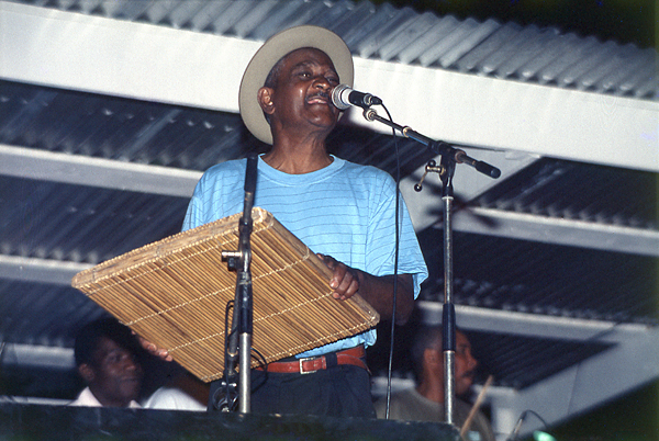 Firmin Viry lors d’une commémoration du 20 décembre 1996