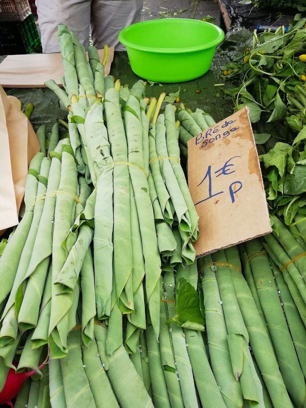 Brèdes au marché