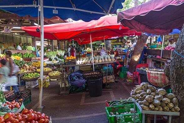 Petit Marché Saint-Denis fruits et légumes