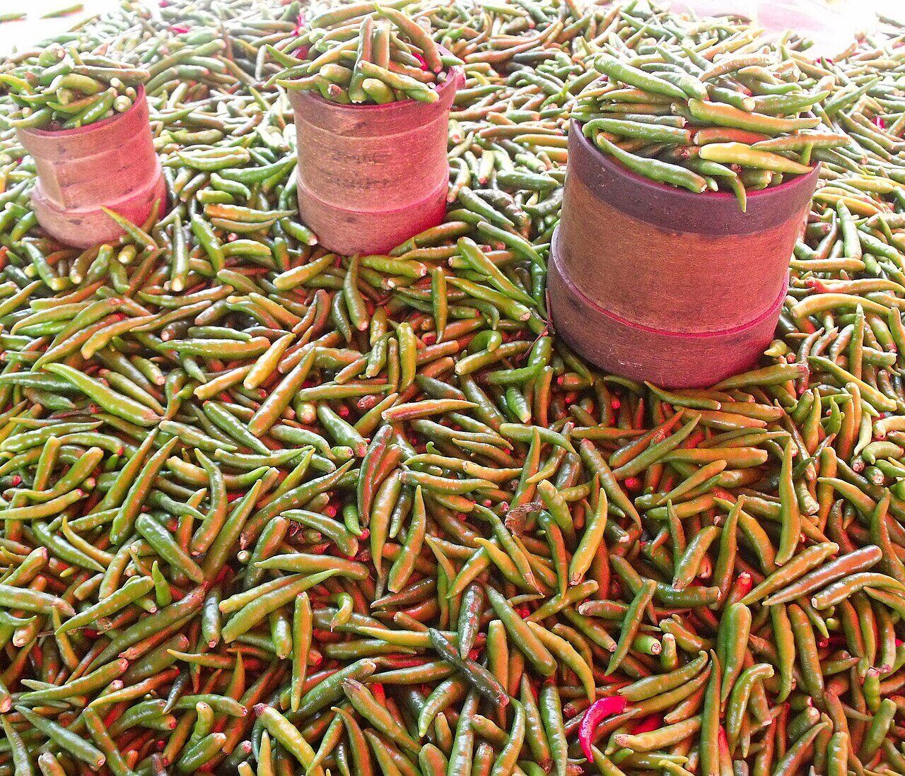 Piments proposés sur un marché de La Réunion
